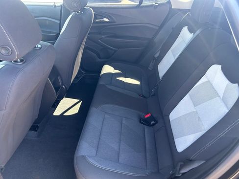 Used 2025 Chevrolet Trax LS FWD image 17