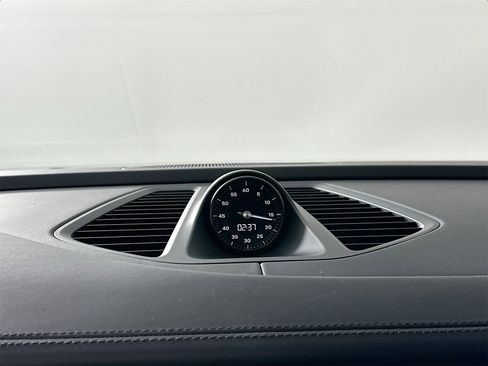 Certified 2025 Porsche Macan Electric image 24