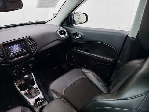 Used 2018 Jeep Compass Latitude FWD image 21