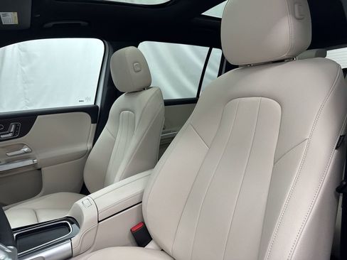 Used 2026 Mercedes-Benz GLB 250 4MATIC image 13