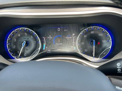 Used 2025 Chrysler Pacifica Select FWD image 20