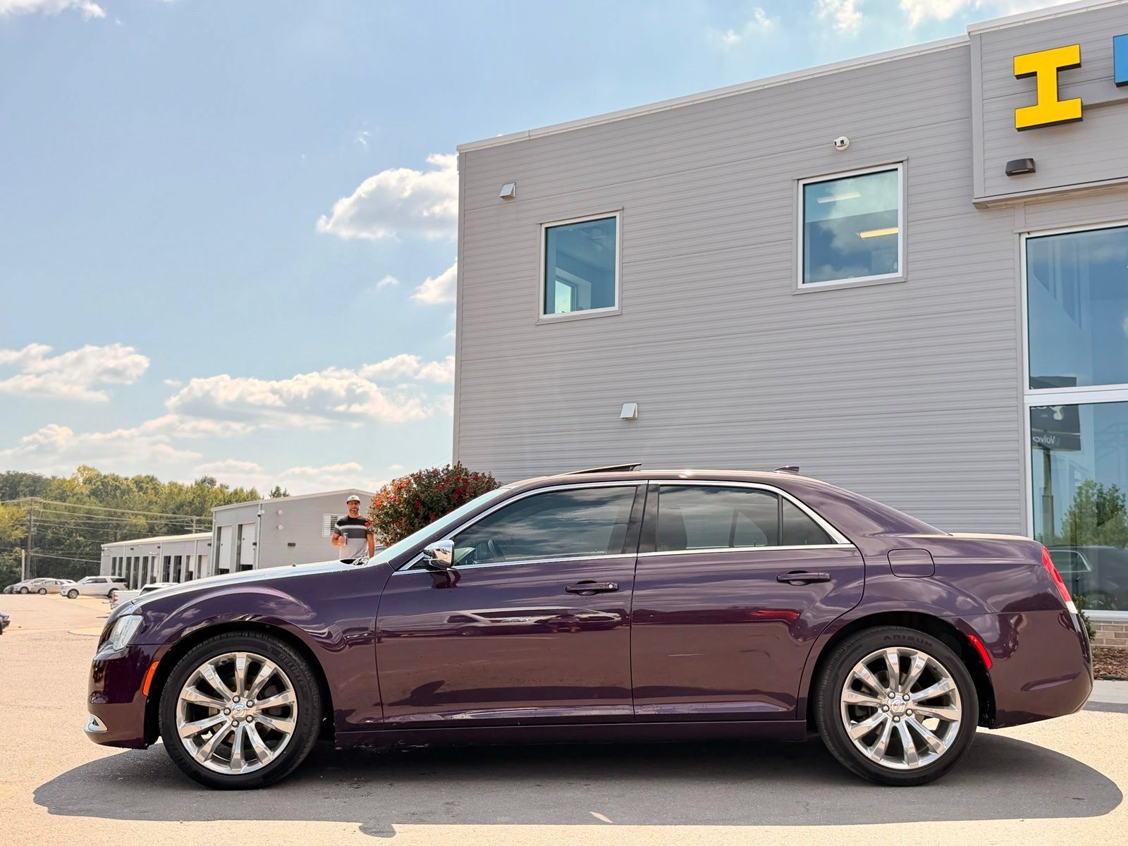 Used 2020 Chrysler 300 Touring L w/ Quick Order Package 2EF RWD image 17