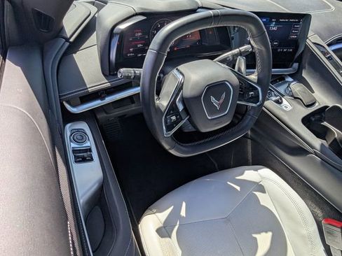 Used 2022 Chevrolet Corvette Stingray Coupe w/ Z51 Performance Package image 9