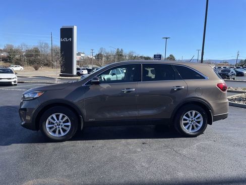 Used 2019 Kia Sorento LX image 3