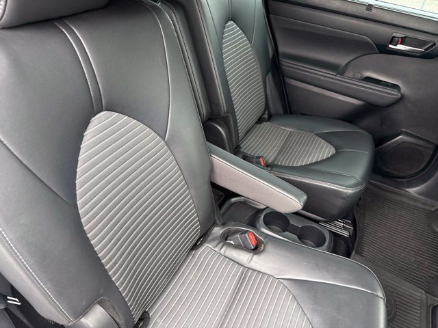 Used 2024 Toyota Highlander XSE AWD/4WD image 18