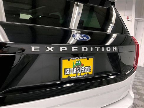 Used 2025 Ford Expedition Active AWD/4WD image 9