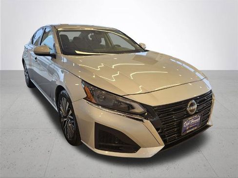 Certified 2023 Nissan Altima 2.5 SV image 6