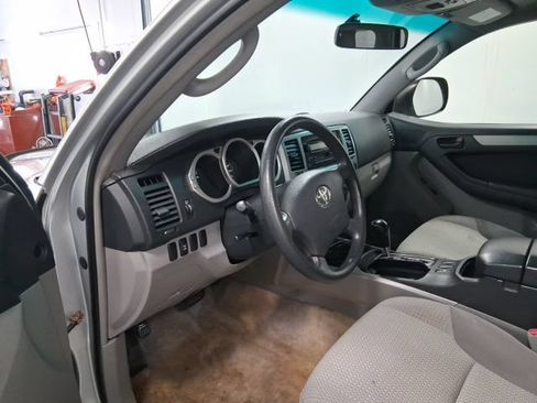 Used 2005 Toyota 4Runner SR5 AWD/4WD image 25
