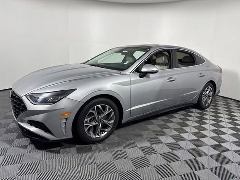 Used 2023 Hyundai Sonata SEL w/ Convenience Package image 2