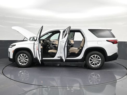 Used 2023 Chevrolet Traverse LS FWD image 37