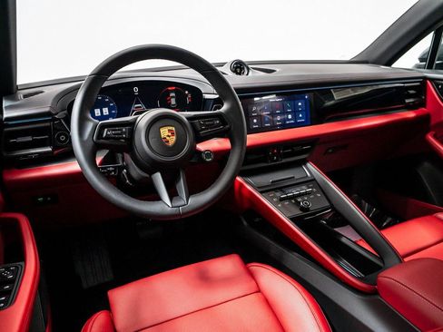 New 2026 Porsche Macan 4 Electric AWD/4WD image 4