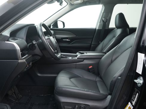 Used 2024 Toyota Grand Highlander XLE image 16