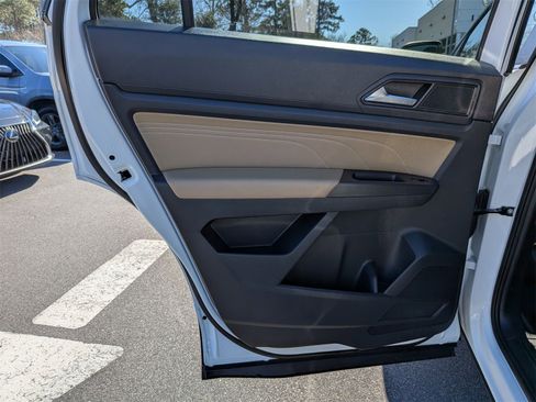 Used 2022 Volkswagen Atlas Cross Sport SE image 27