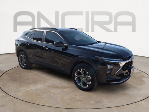 Used 2025 Chevrolet Trax LT FWD image 5