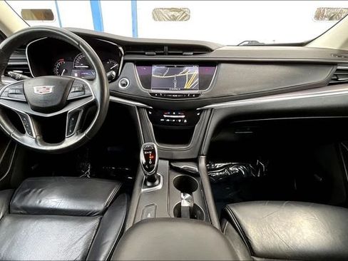 Used 2017 Cadillac XT5 Luxury w/ Driver Awareness Package image 15