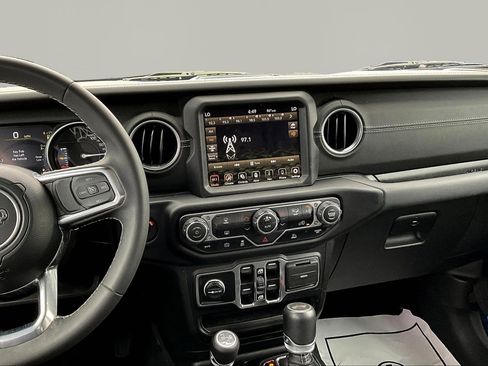 Used 2023 Jeep Wrangler Unlimited Sahara AWD/4WD image 9