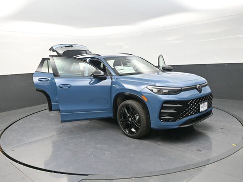 New 2026 Volkswagen Tiguan SE R-Line image 29