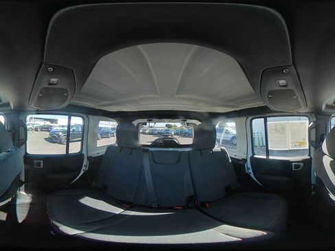 Used 2025 Jeep Wrangler Unlimited Sahara AWD/4WD image 42