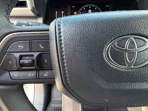 New 2026 Toyota 4Runner SR5 AWD/4WD image 19