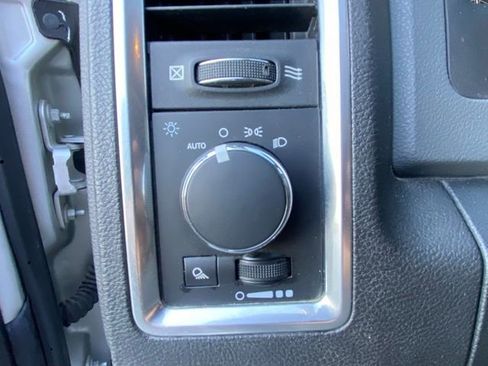 Used 2018 RAM 1500 Classic SLT image 16