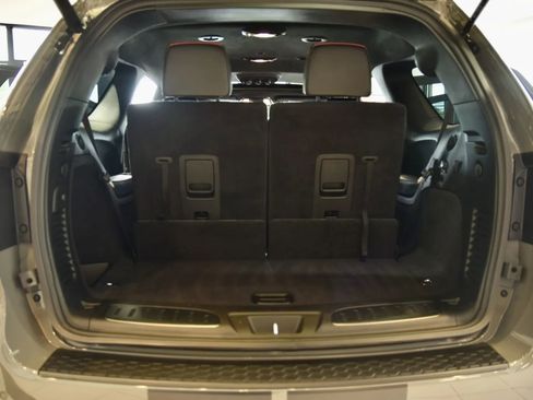 Used 2022 Dodge Durango R/T w/ Tow 'N Go Package AWD/4WD image 25