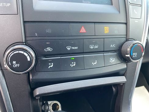 Used 2017 Toyota Camry SE FWD image 28