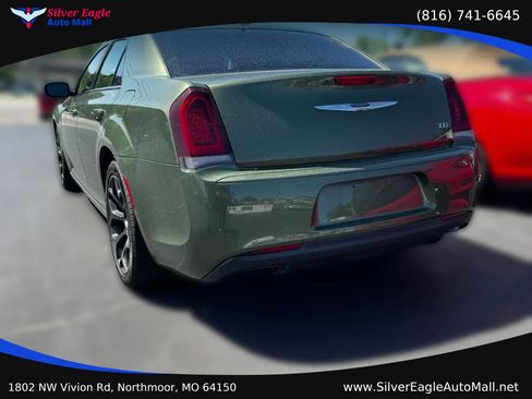 Used 2019 Chrysler 300 Touring w/ Sport Appearance Package RWD image 5