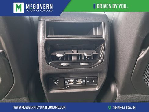 Used 2023 Jeep Grand Cherokee Limited w/ Black Appearance Package AWD/4WD image 22