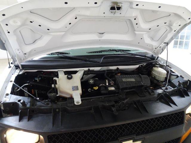 Used 2015 Chevrolet Express 3500 RWD image 25