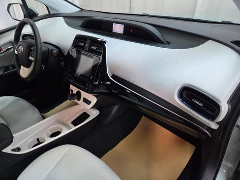 Used 2016 Toyota Prius Three image 15