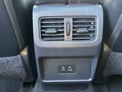 Used 2023 Nissan Rogue SV w/ SV Premium Package image 38