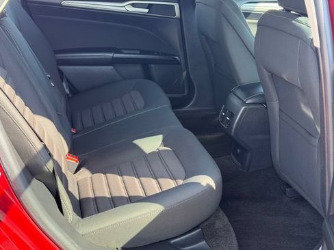 Used 2018 Ford Fusion SE w/ Fusion SE Technology Package FWD image 19