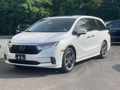 Certified 2023 Honda Odyssey Elite image 3