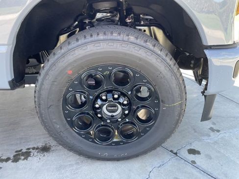 New 2026 Ford F250 Lariat w/ Black Appearance Package image 32