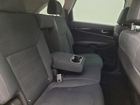 Used 2018 Kia Sorento LX image 19