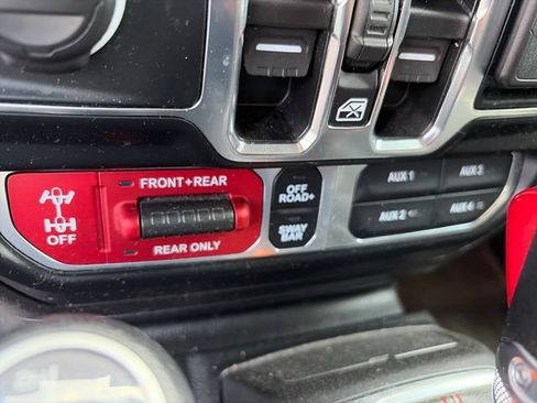 Used 2023 Jeep Wrangler Unlimited Rubicon w/ Xtreme 35 Tire Package AWD/4WD image 19