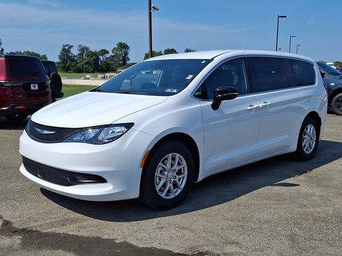 New 2027 Chrysler Pacifica LX FWD image 2