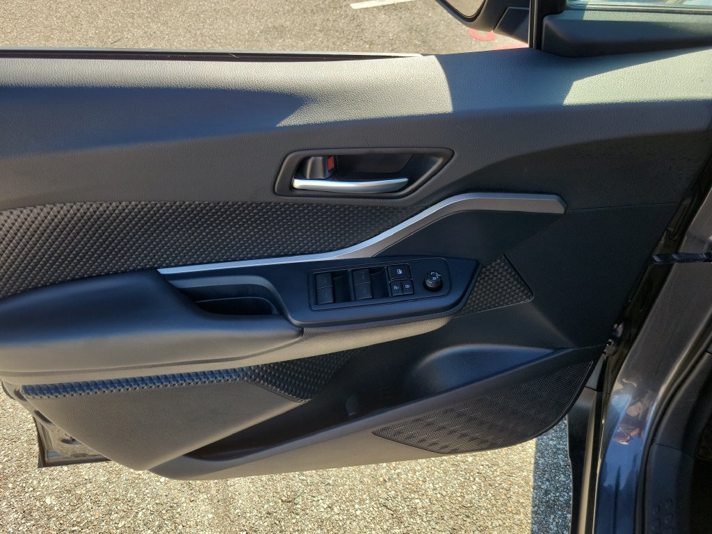 Used 2021 Toyota C-HR LE FWD image 11