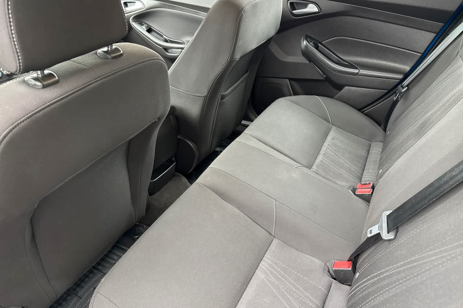 Used 2018 Ford Focus SE w/ Cold Weather Package FWD image 4