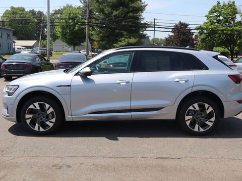 Used 2021 Audi e-tron Premium w/ Convenience Plus Package AWD/4WD image 8