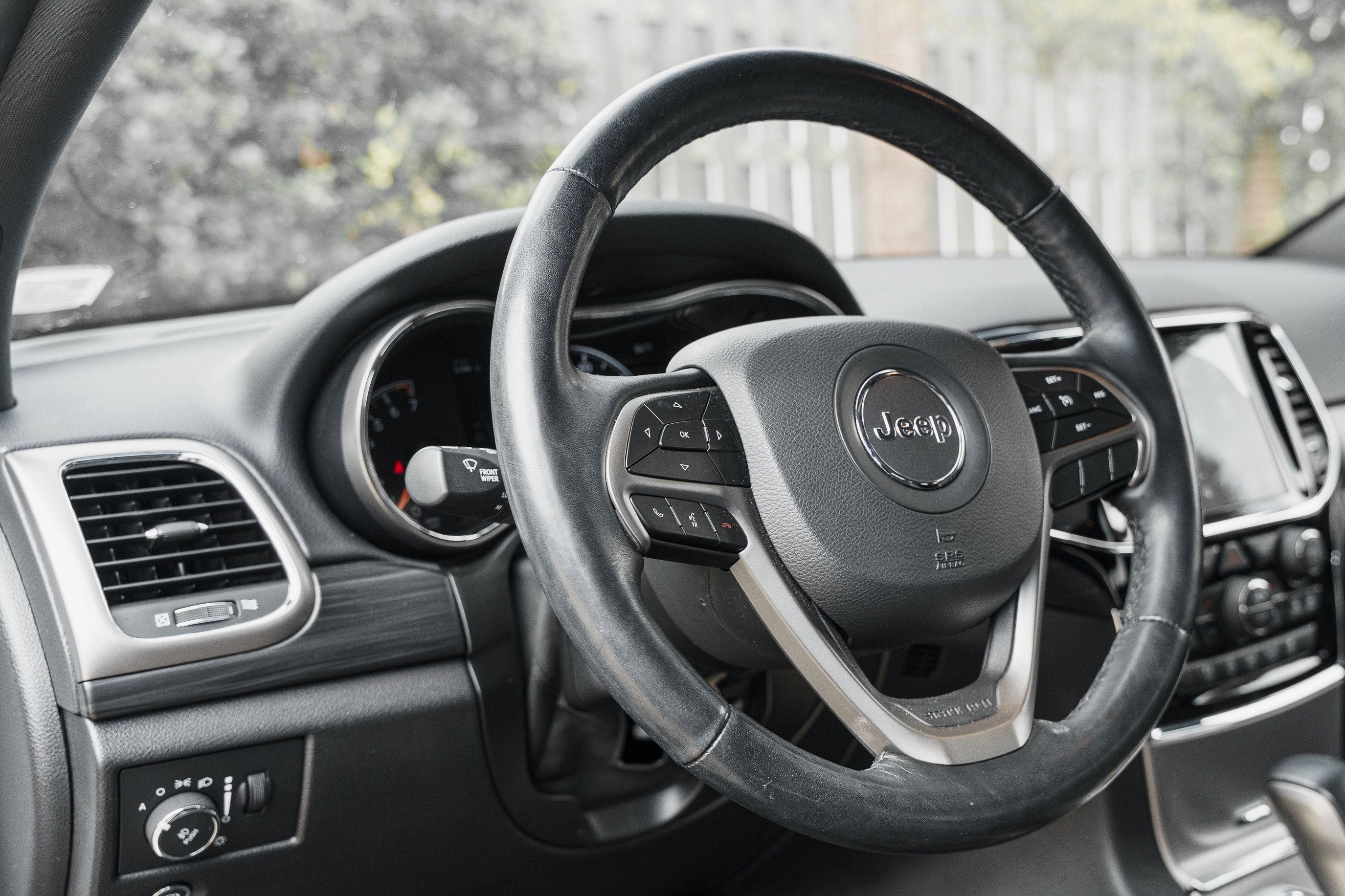 Used 2020 Jeep Grand Cherokee Altitude AWD/4WD image 8