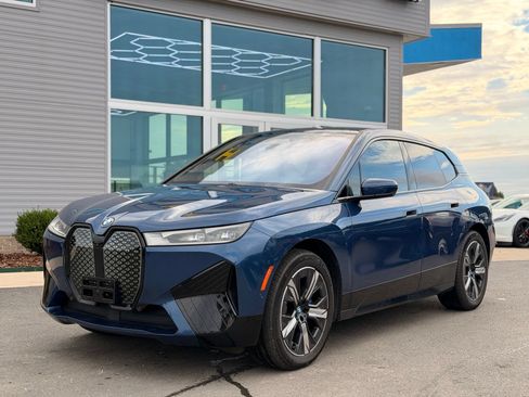 Used 2024 BMW iX xDrive50 w/ Premium Package AWD/4WD image 17