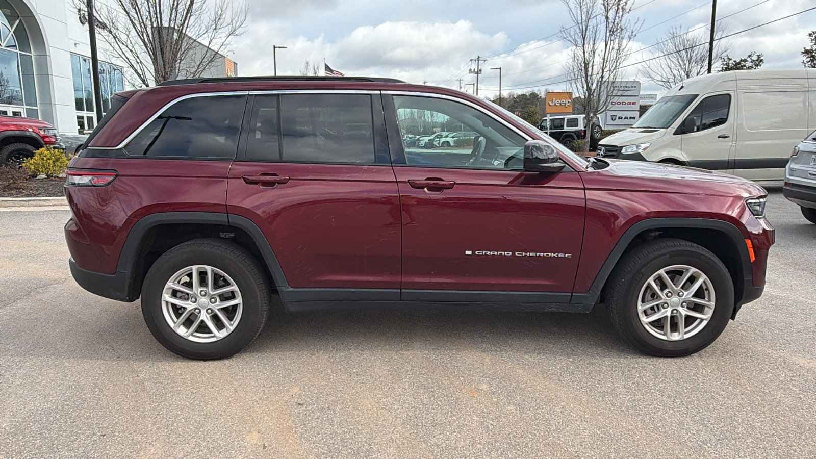 Used 2024 Jeep Grand Cherokee Laredo X AWD/4WD image 7