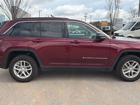 Used 2024 Jeep Grand Cherokee Laredo X AWD/4WD image 7