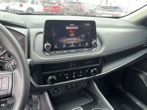 Used 2024 Nissan Rogue S image 25