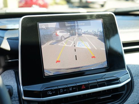 Used 2025 Jeep Compass Latitude image 23