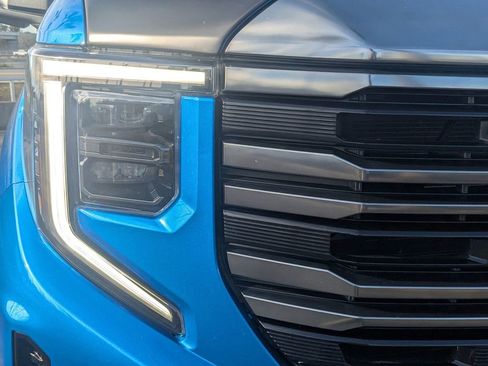 Used 2024 GMC Sierra 1500 AT4 w/ Technology Package image 10