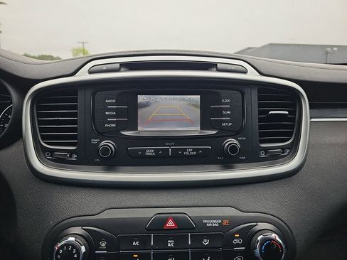 Used 2017 Kia Sorento FWD image 26