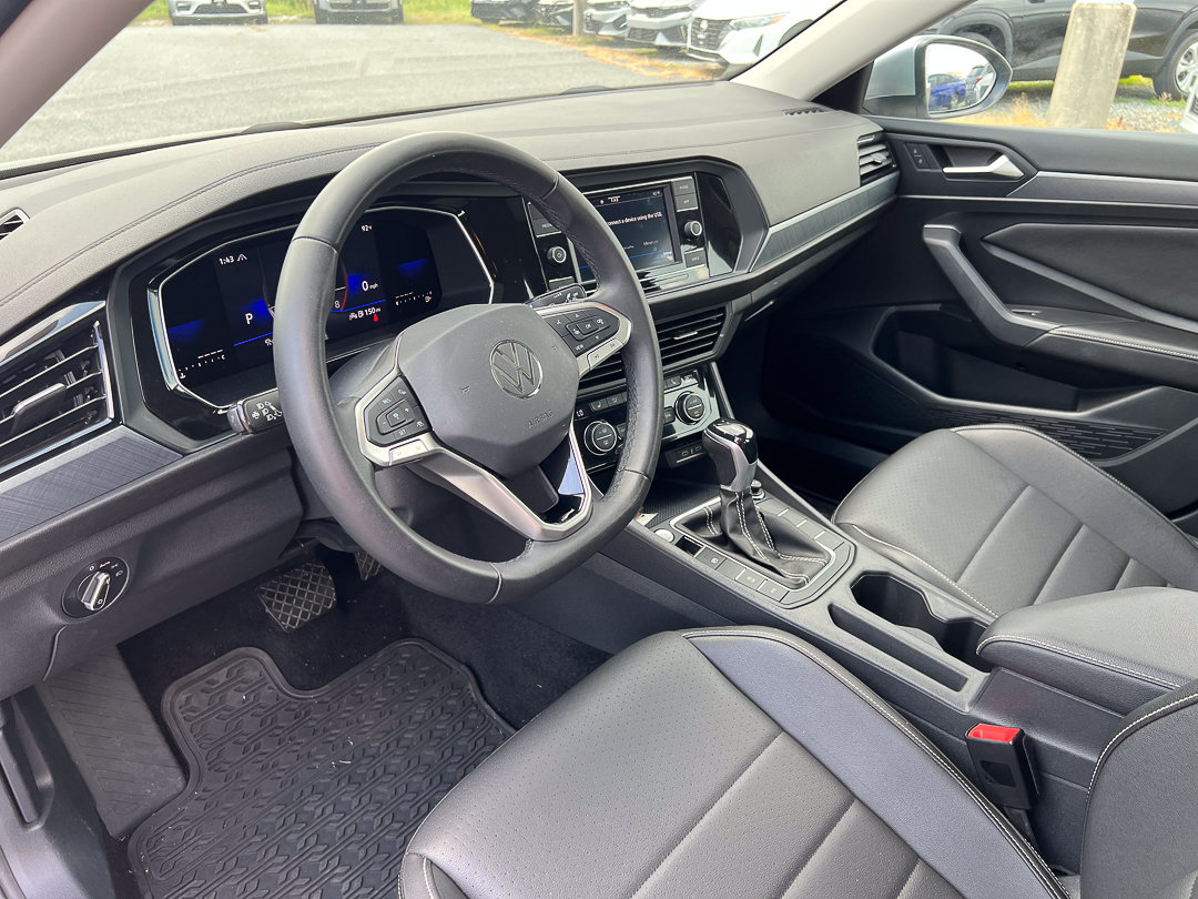 Used 2022 Volkswagen Jetta SE FWD image 13