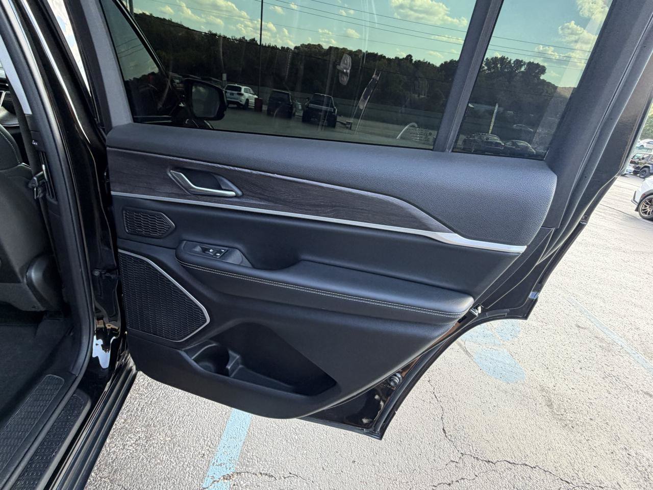 Used 2021 Jeep Grand Cherokee L Limited AWD/4WD image 39